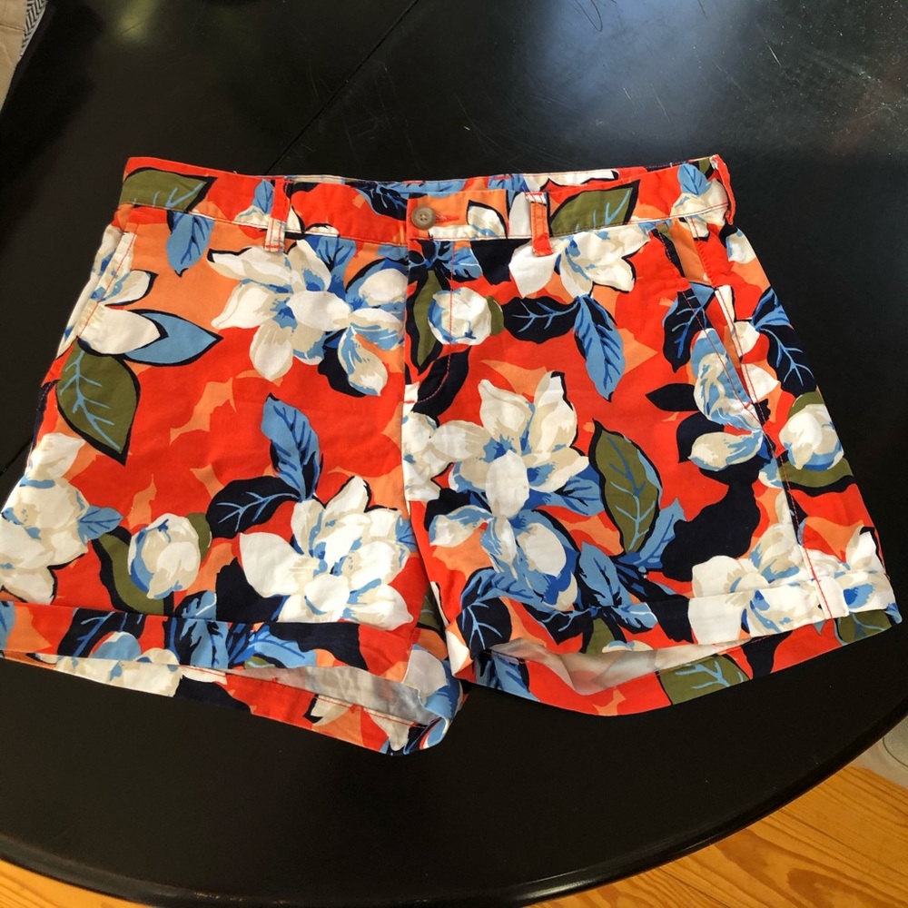 NWOT Gap Girlfriend fit 4” inseam shorts